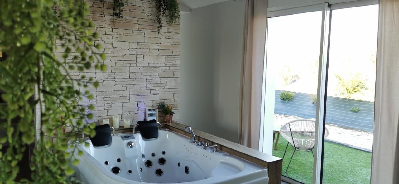 L'Essentiel - Love 5 Etoiles Talmont-Saint-Hilaire Exterior photo